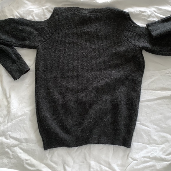 Dex sweater with cut out shoulders - Picture 2 of 2